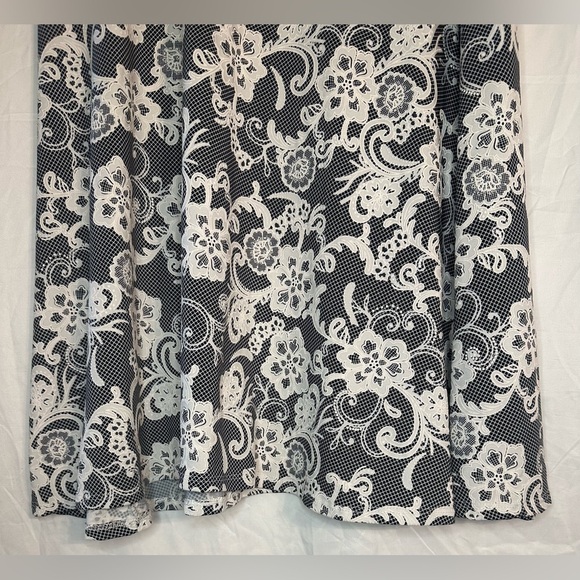 Ashley Blue Women’s Knee Length Skirt Size Large - Picture 4 of 10